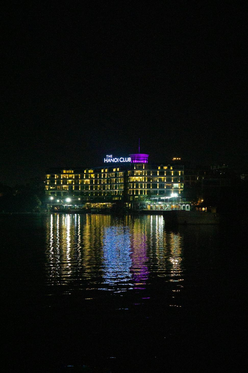 Glaivorward Hotel lakefront view
